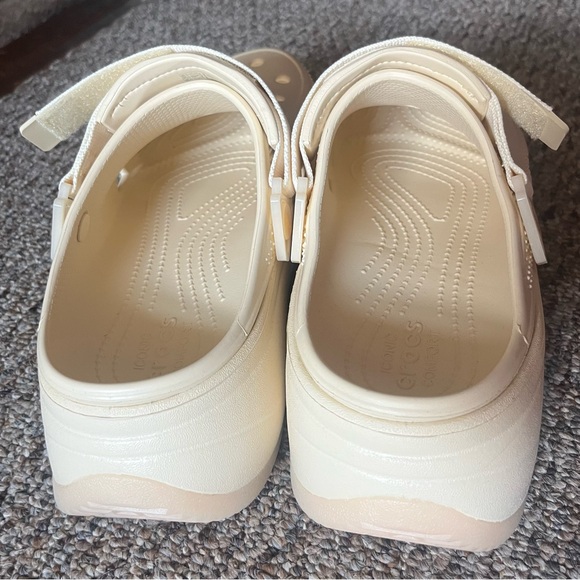 🆕Womens Size 9 Crocs Classic Hiker Escape Clogs - Cream - Picture 10 of 12